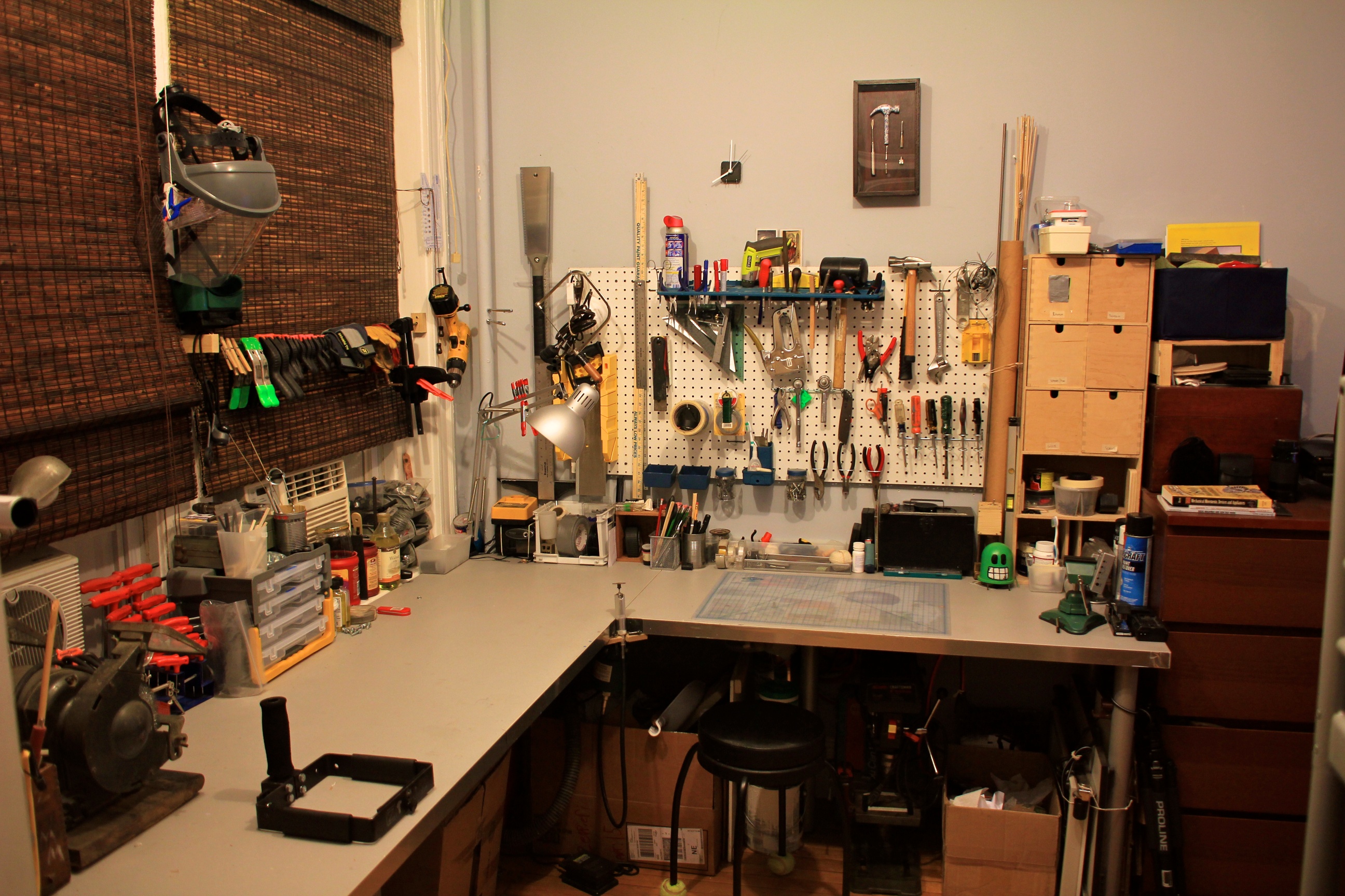 Bedroom Workshop Instructables - Download Premium Dark Illustration | Retina