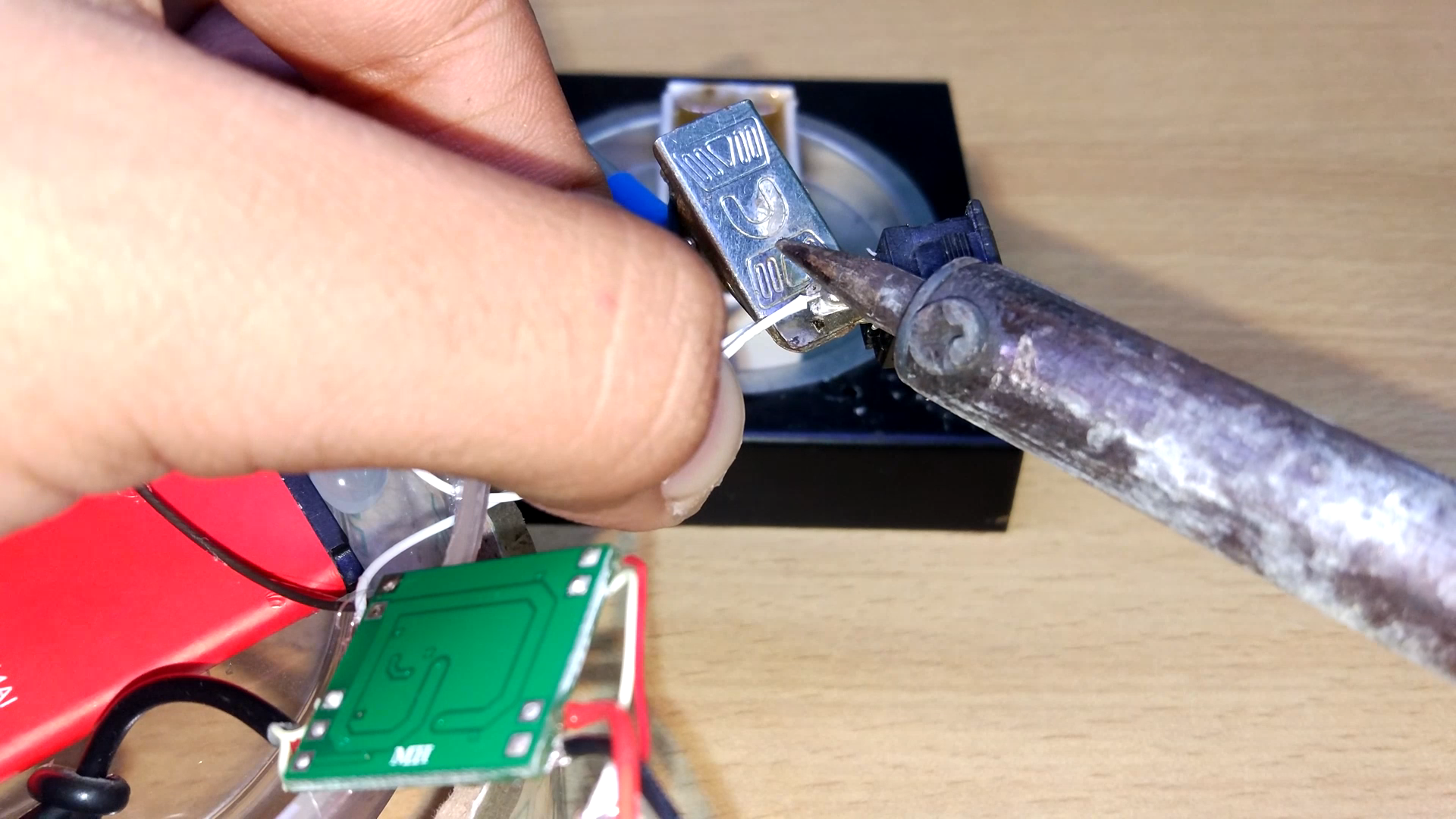 Make A Mini Speaker 5 Steps Instructables - Retina Dark Pictures for Desktop