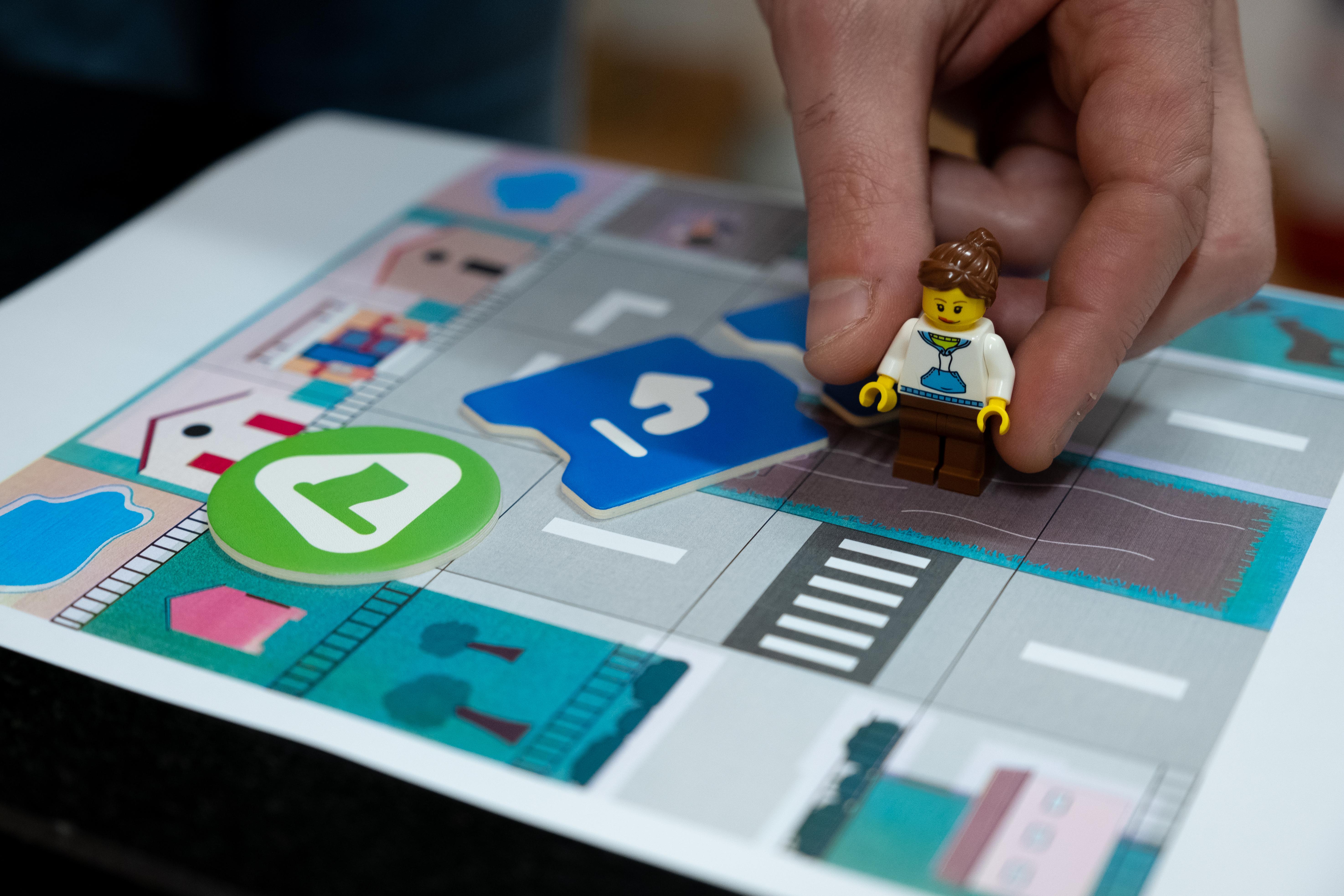 Unplugged Coding Robotics Grid Work By The Nest Educational Hub - Stunning Mobile Geometric Backgrounds | Free Download