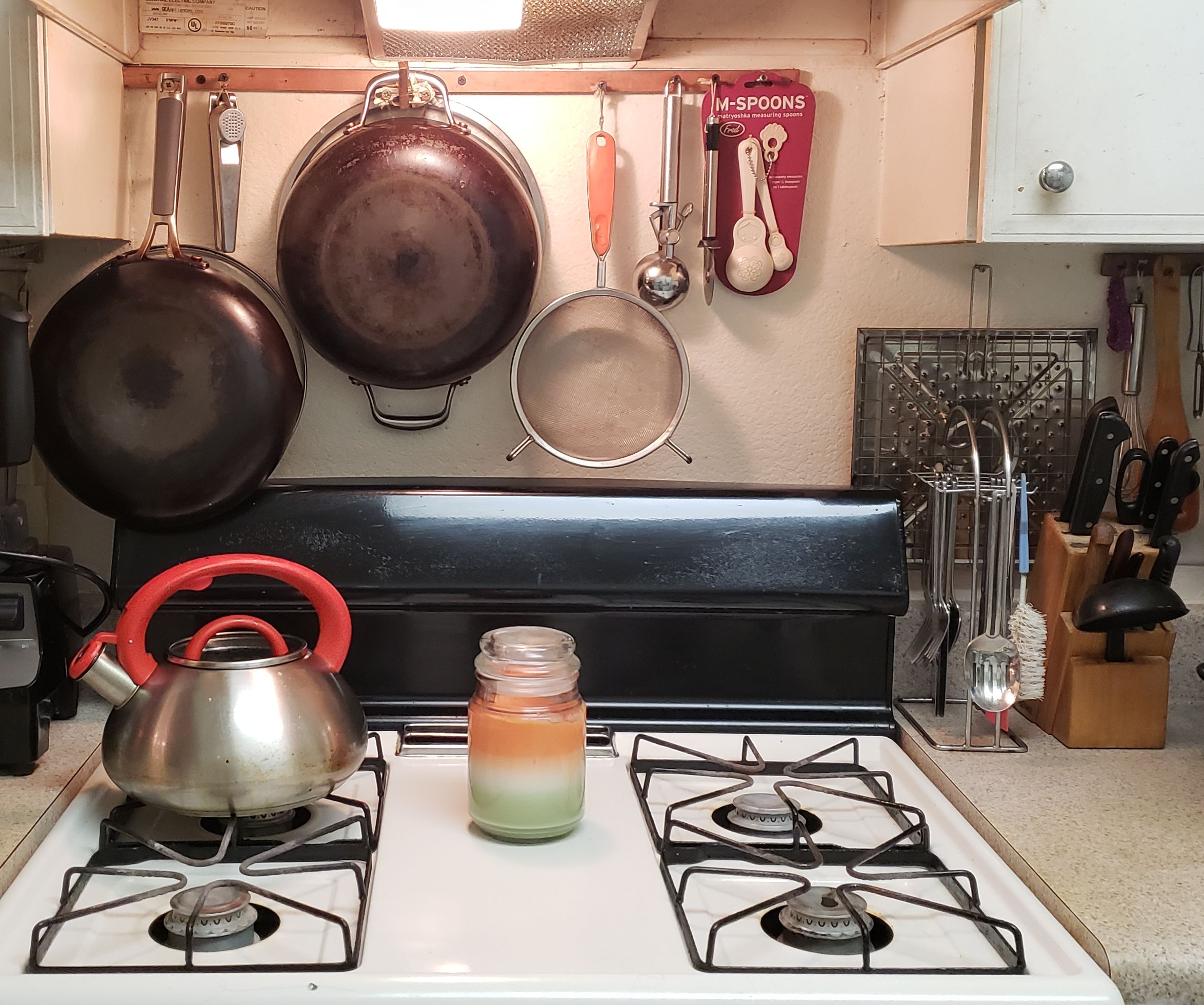 Your Kitchen Helper - HD Dark Designs for Desktop