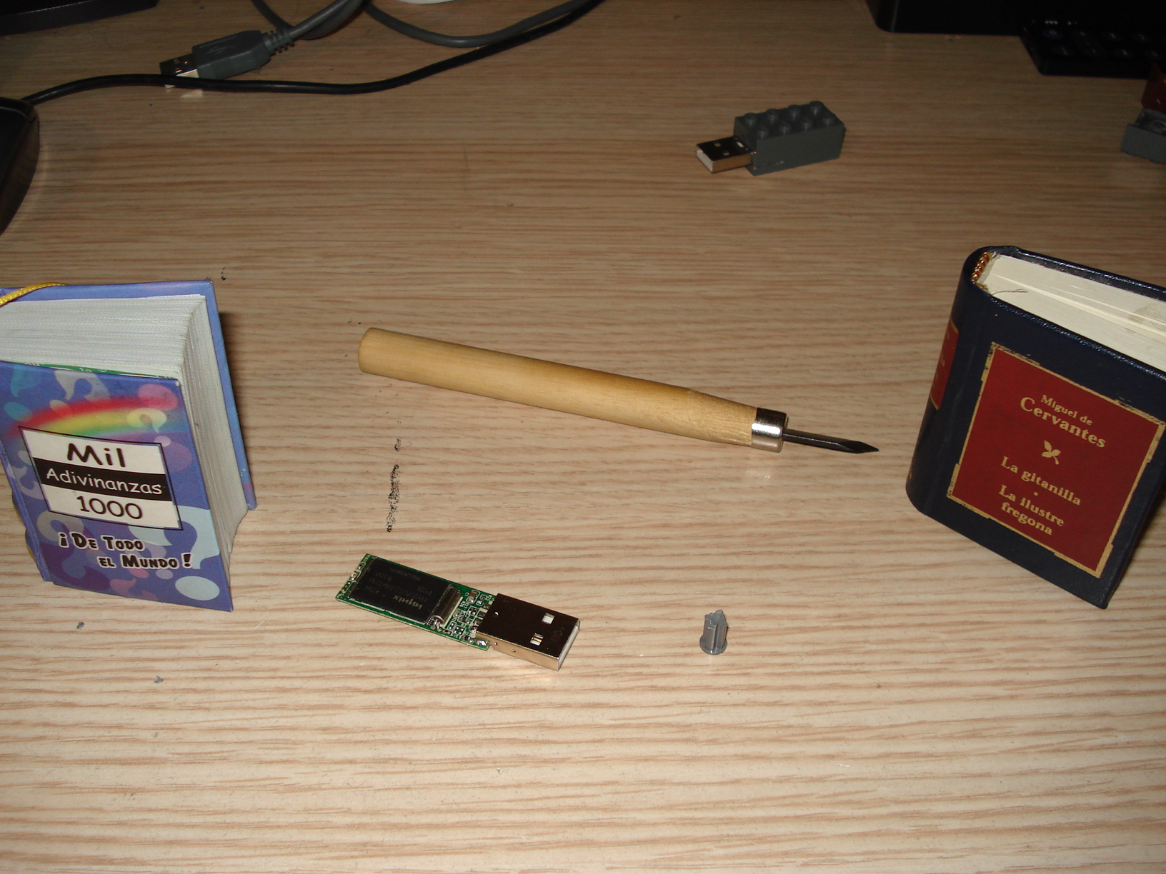 Mini Book Usb Flash Drive Retractable 5 Steps Instructables - HD Abstract Backgrounds for Desktop