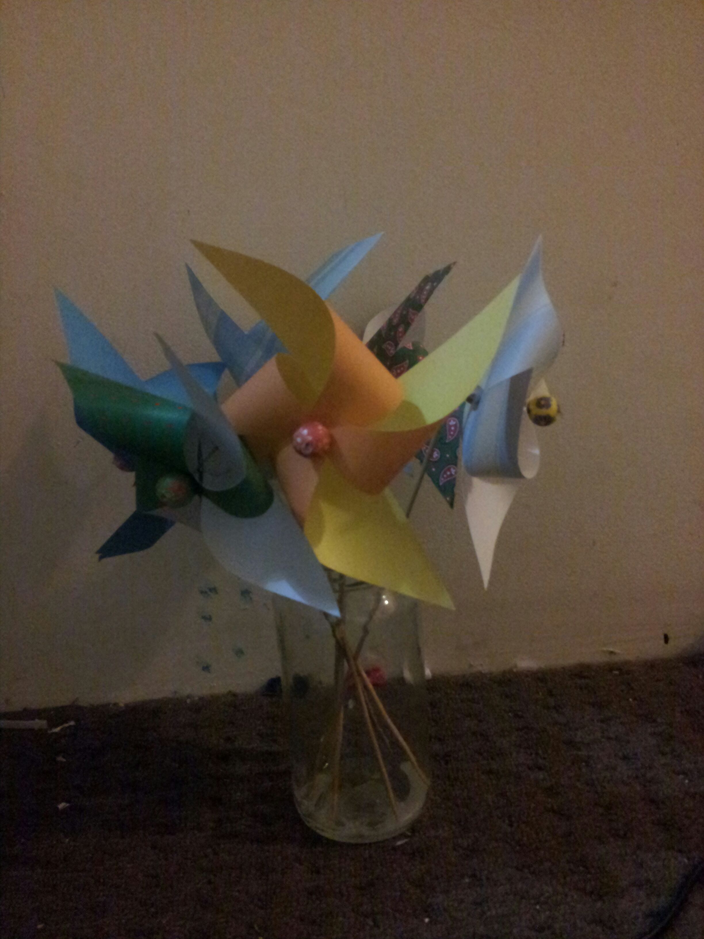 Pin Su Wheels - Elegant Gradient Image - High Resolution