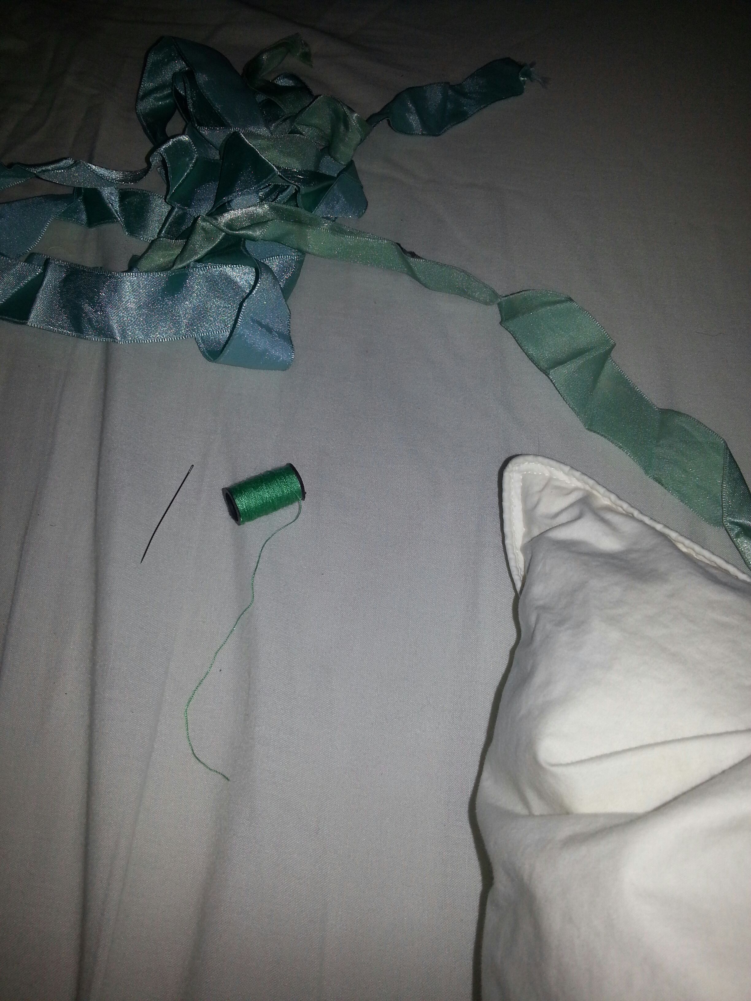 How to stop down duvet slipping down in its cover