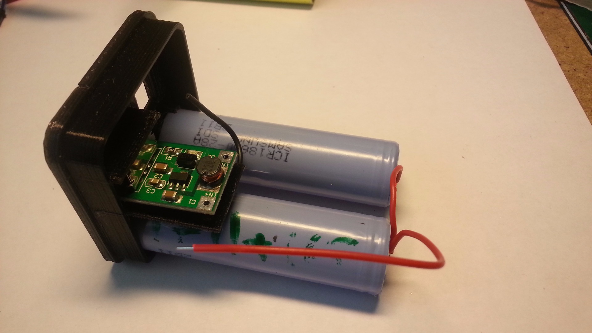 Portable Adjustable Mini Powersupply - Elegant Minimal Art - Ultra HD