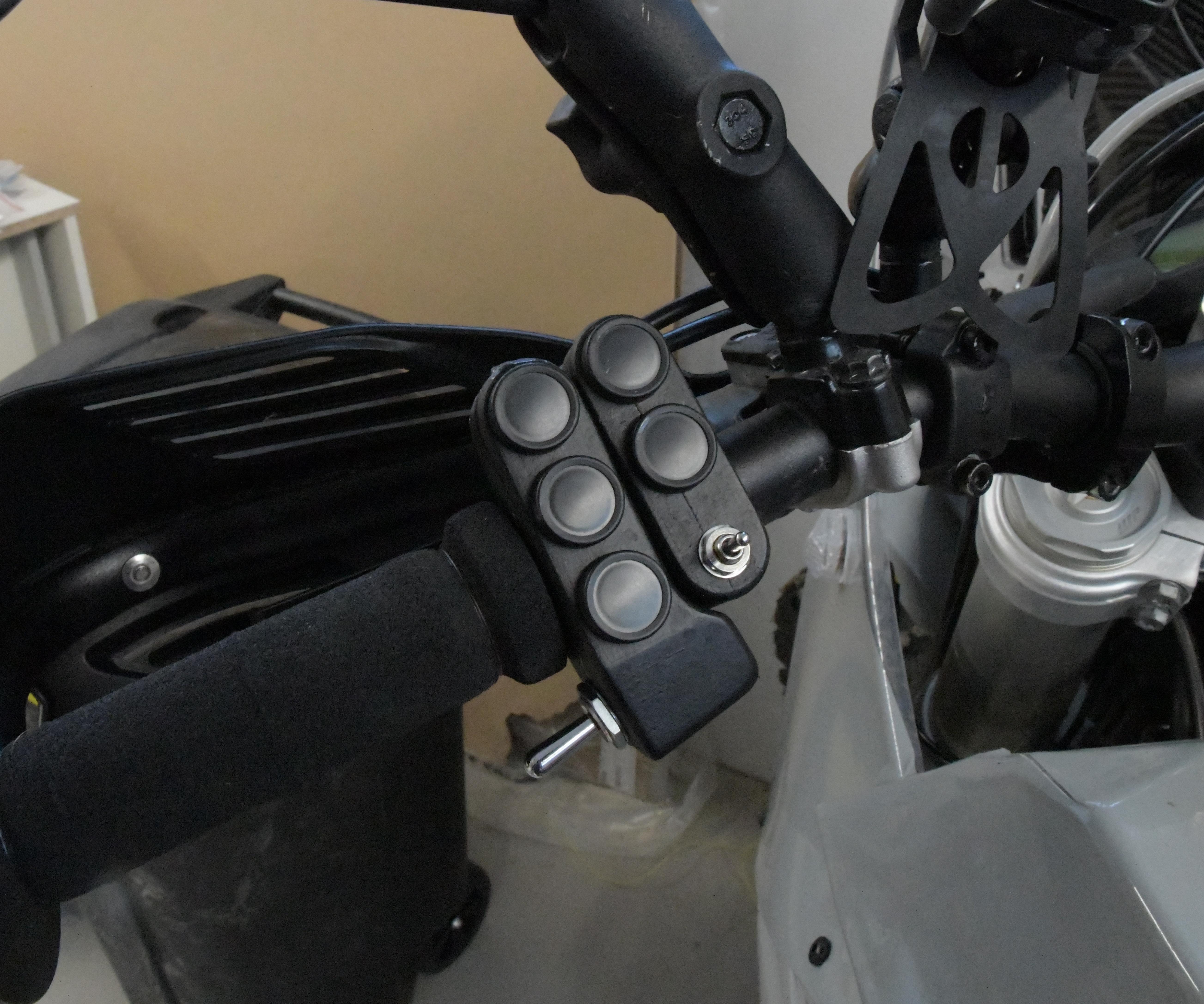 Bluetooth Rally Remote Controller Laura S Tech Nest - Vintage Texture Collection - 8K Quality