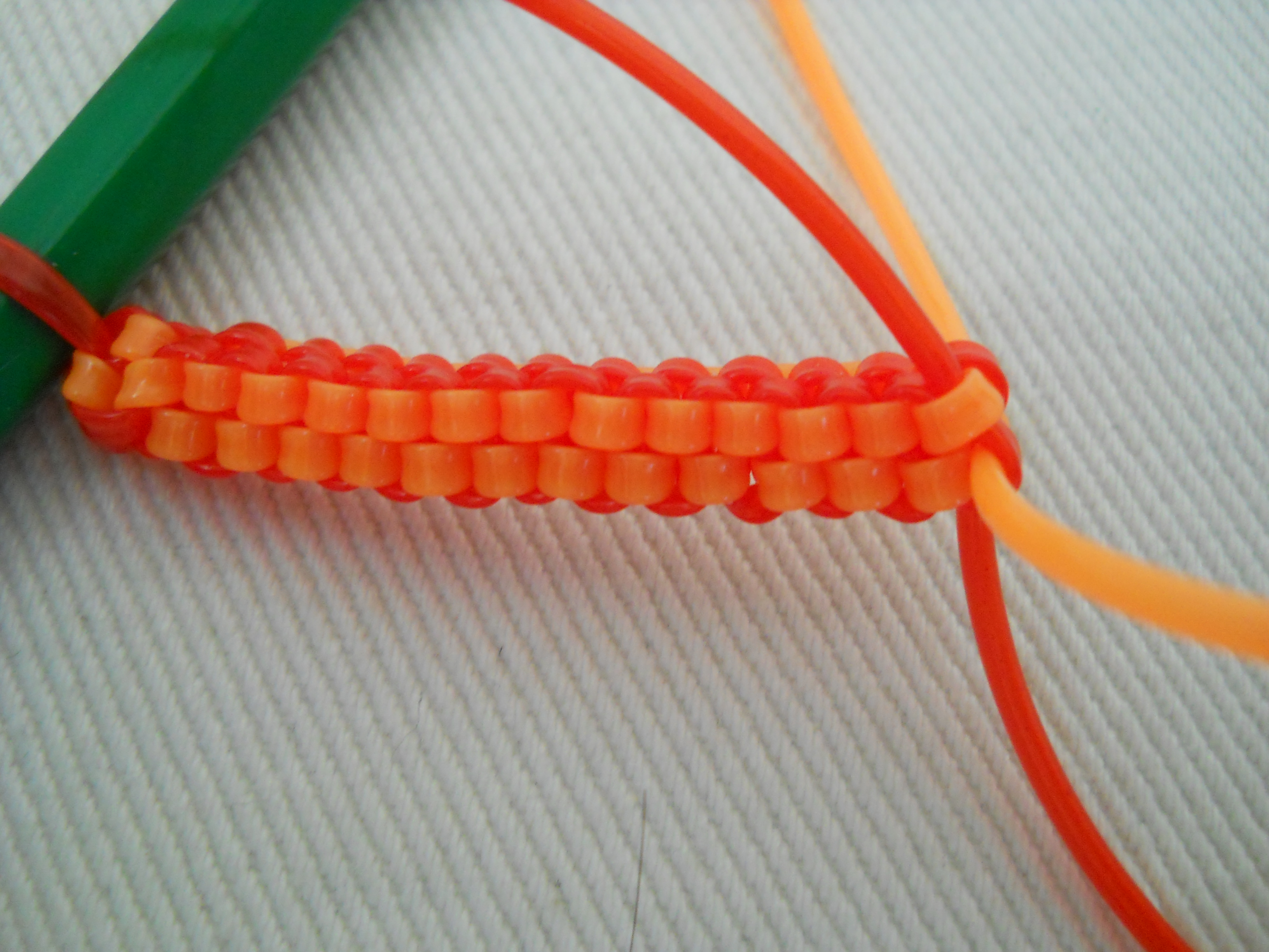 Key Chain 4 Steps Instructables - 8K Vintage Patterns for Desktop