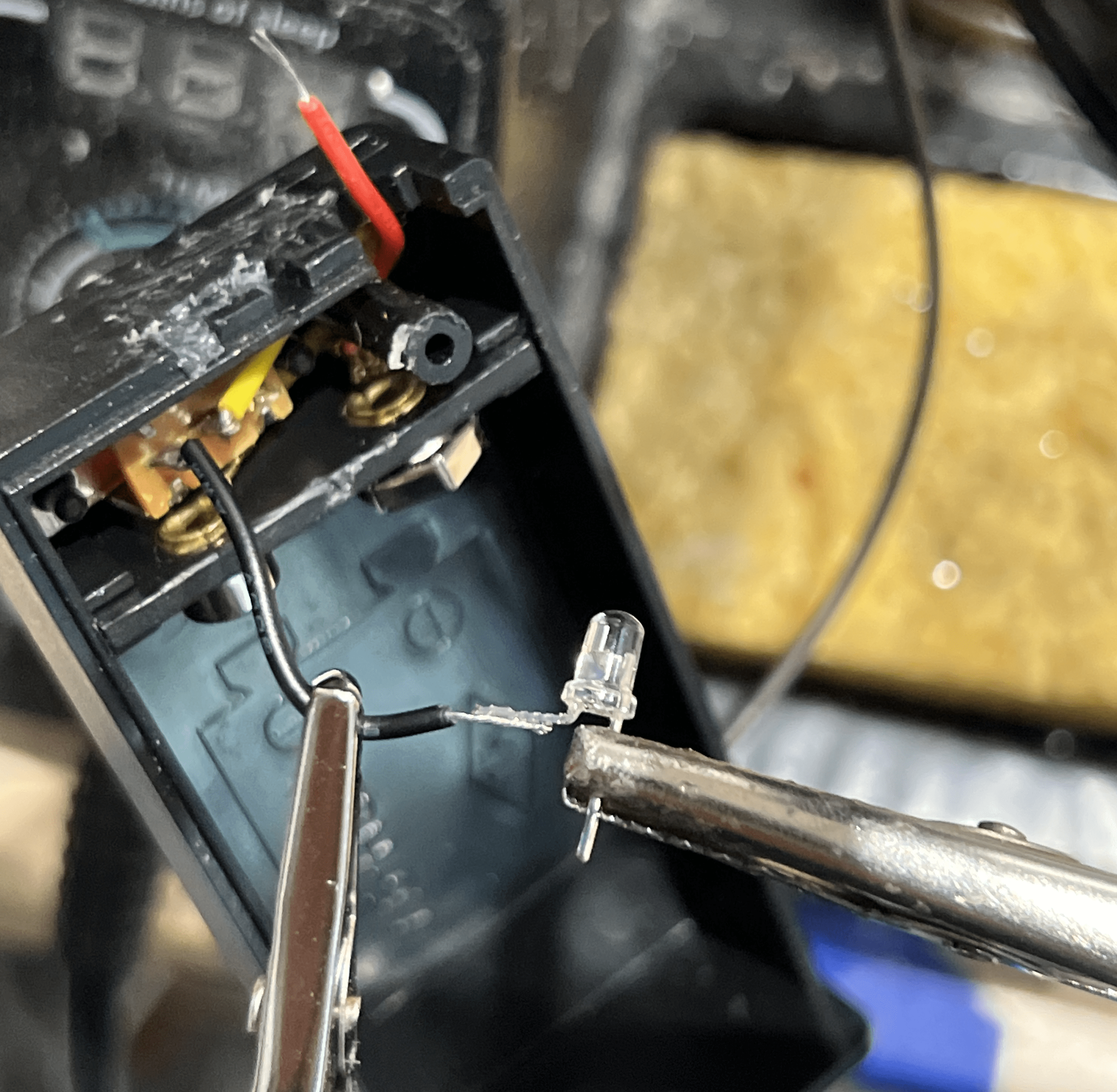 Simple 9v Battery Case Flashlight 10 Steps Instructables - 4K City Textures for Desktop