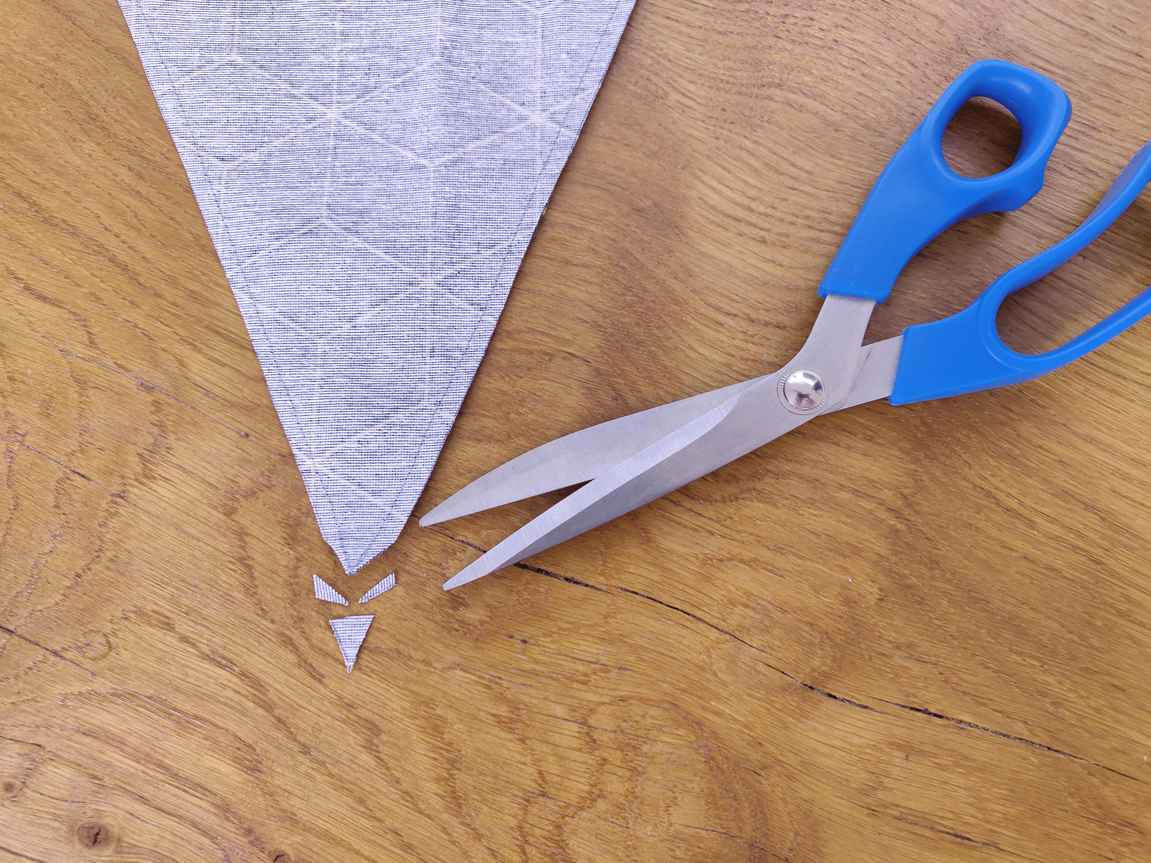 Diy Fabric Stringed Flags - Elegant Desktop Mountain Patterns | Free Download