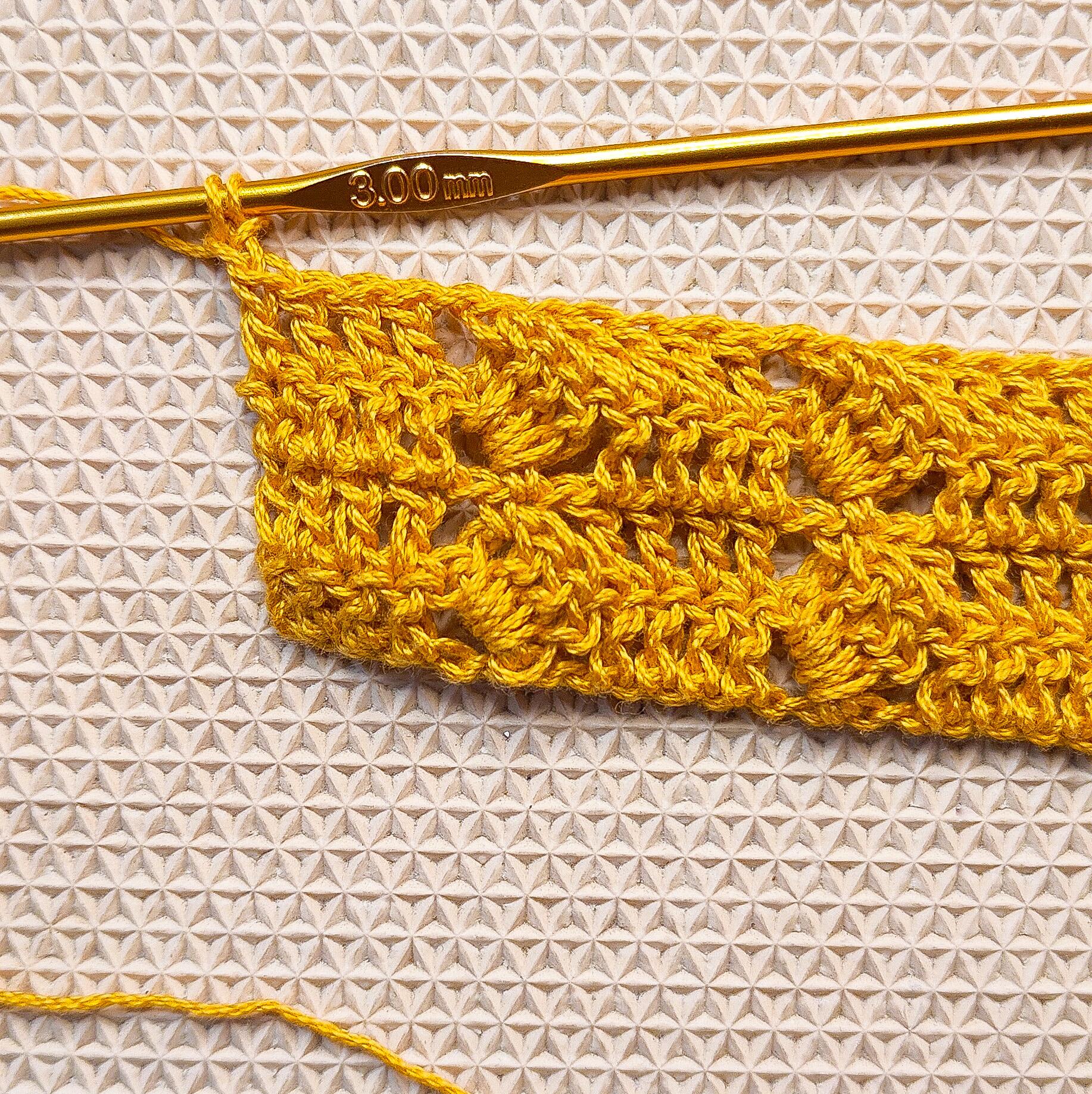 Crochet Patterns Galore Two Row Repeat Table Runner - Ultra HD Minimal Illustrations for Desktop