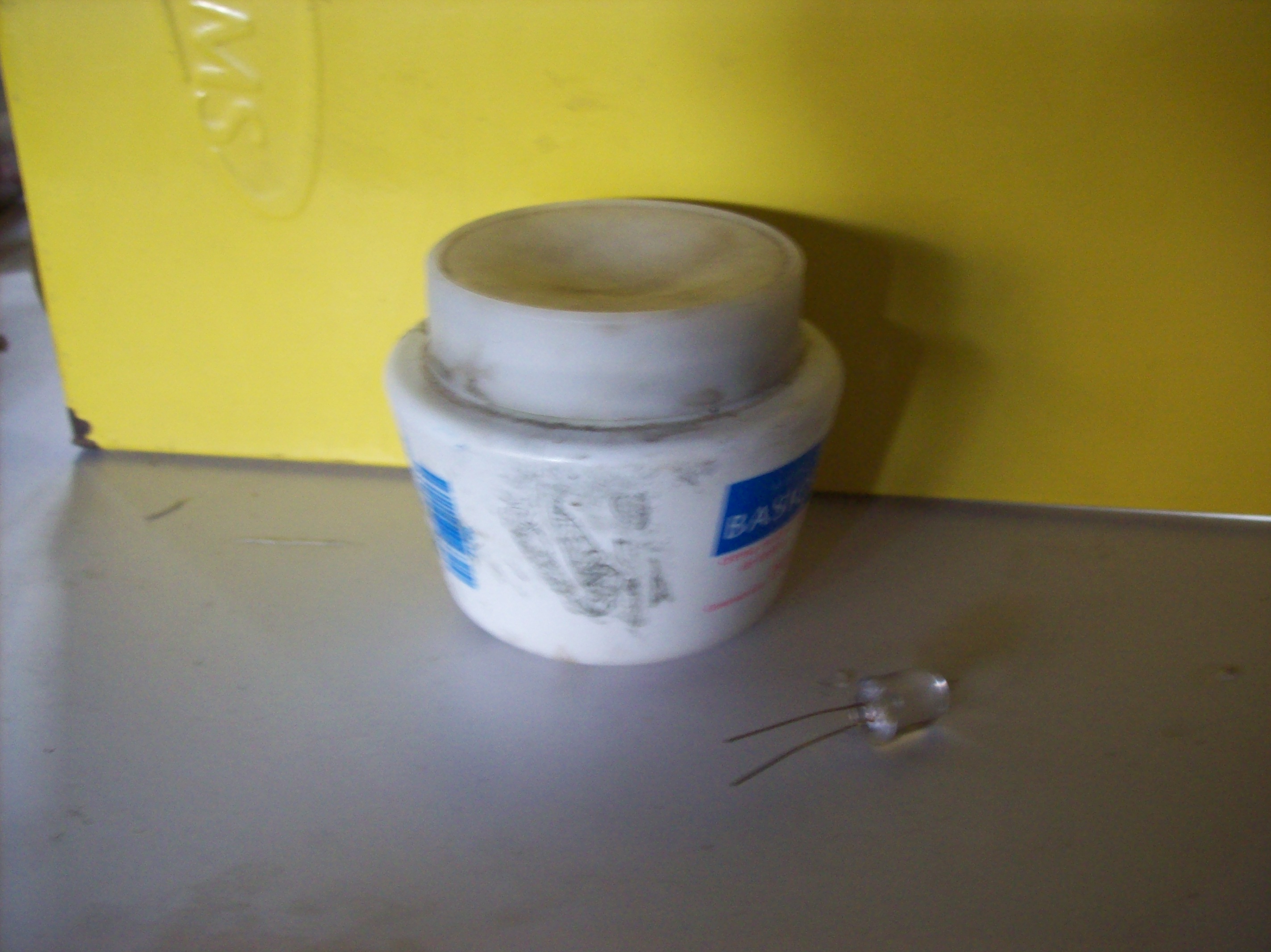 Flashlight Instructables - Elegant Ocean Image - Ultra HD