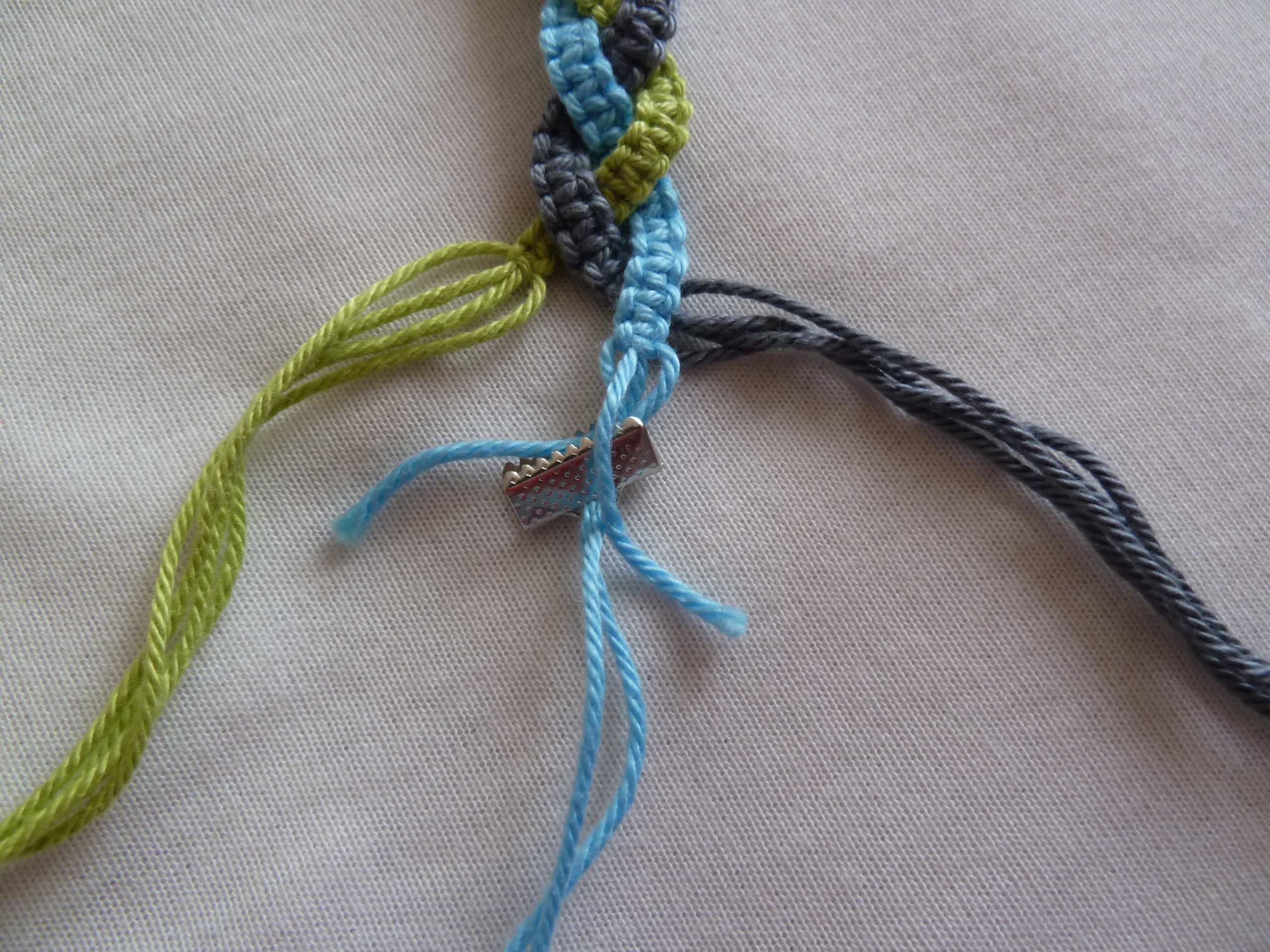 Macrame Basic Two Bracelet Designs Using Four Strand Braid Cord - Full HD Light Wallpapers for Desktop