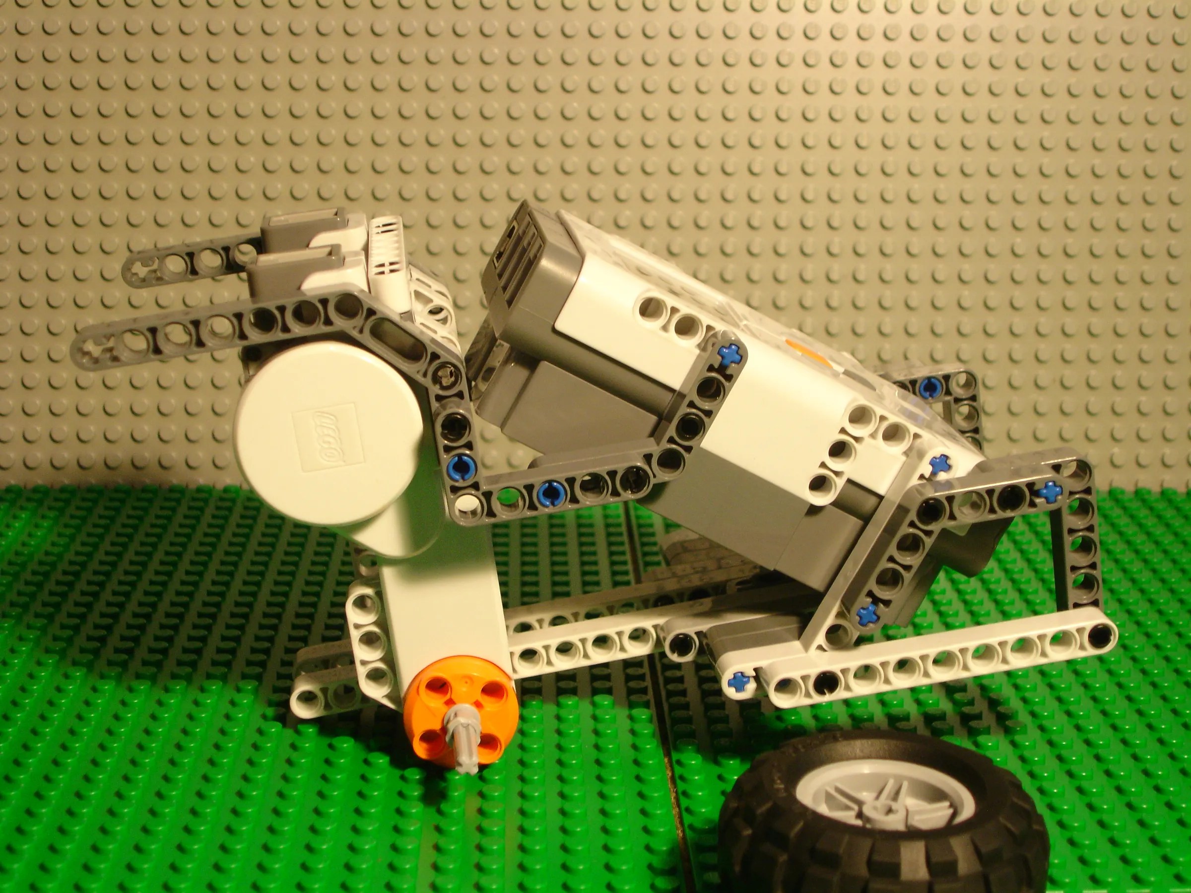 Build A Simple Lego Starter Robot 7 Steps Instructables