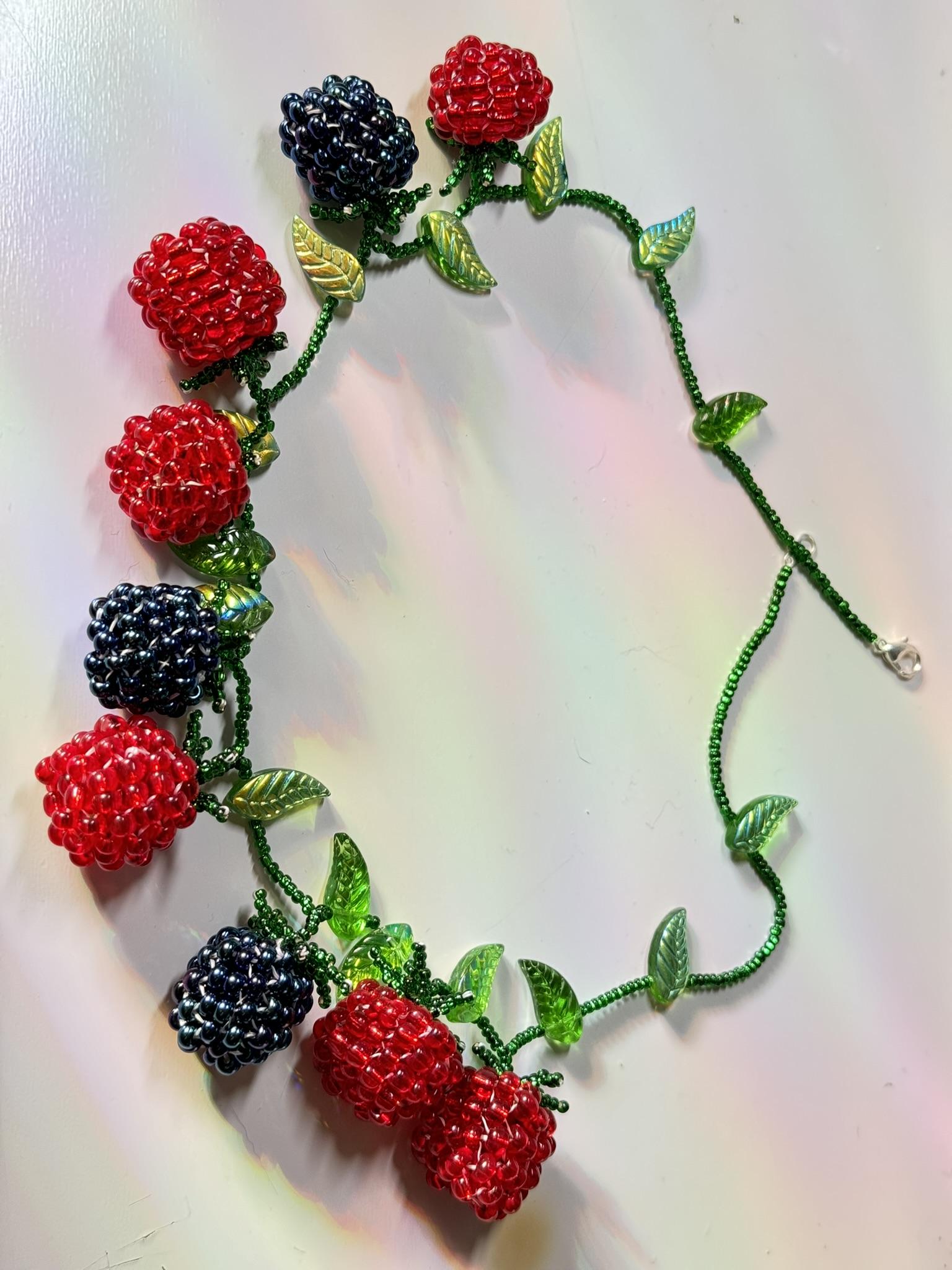 Raspberry Necklace - Beautiful Light Pattern - HD