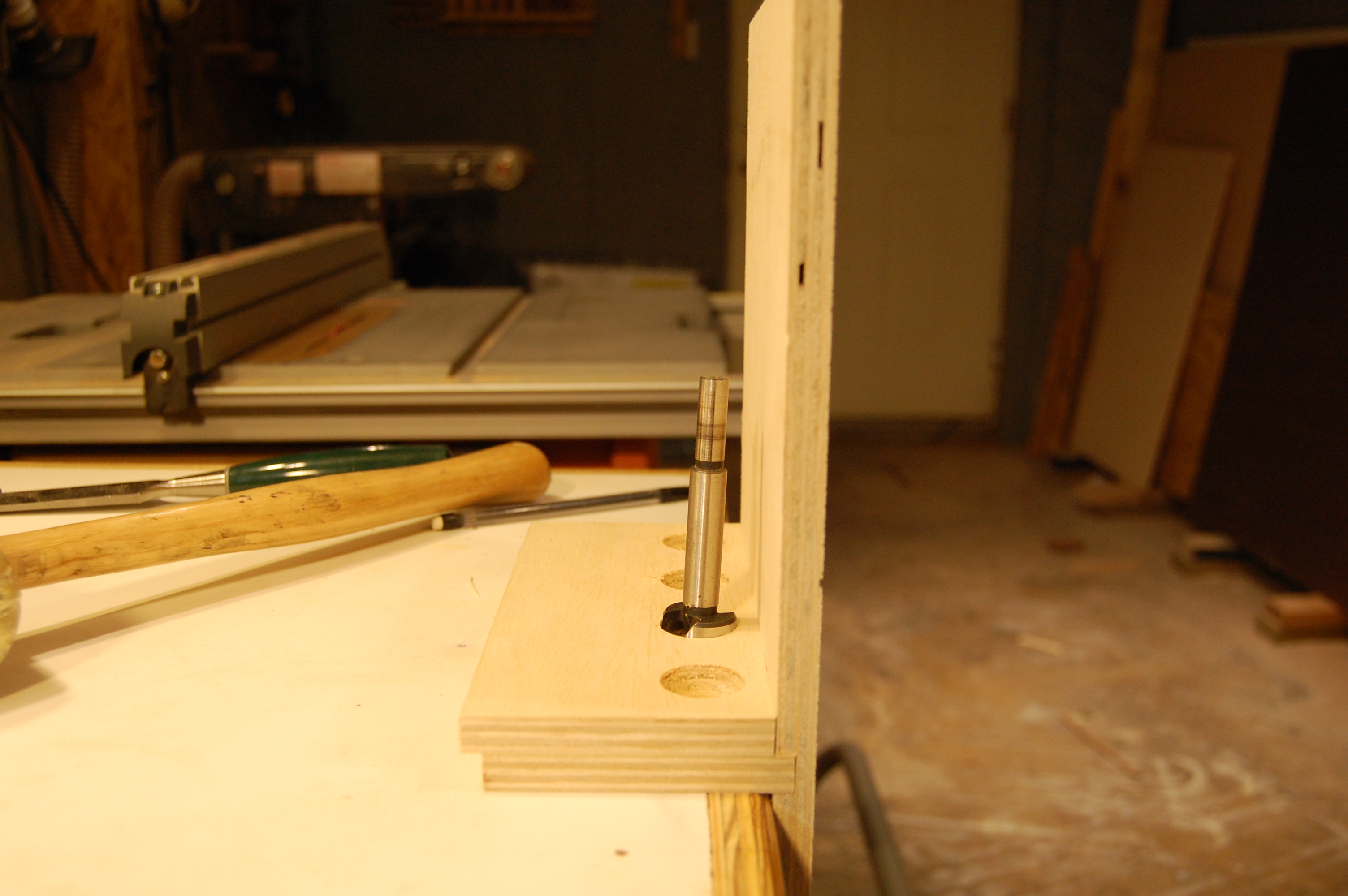 Chisel Storage Rack - Vintage Wallpaper Collection - Desktop Quality