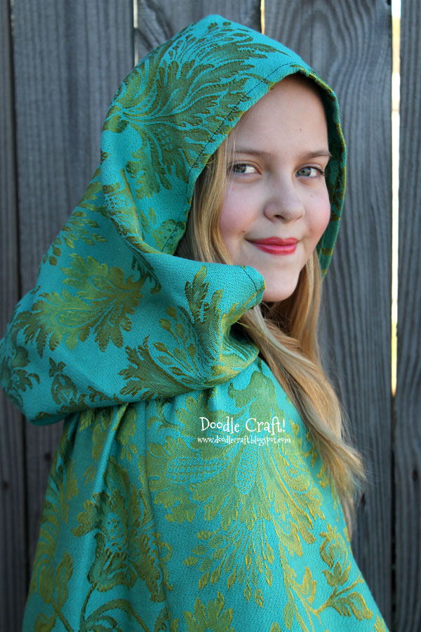 Gorgeous And Warm: Hooded Capes & Cloaks! : 8 Steps (with Pictures) -  Instructables
