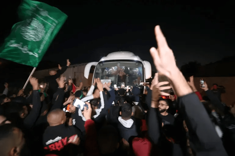 الدفعة الخامسة من صفقة تبادل الأسرى: إطلاق سراح 30 فلسطينيّا