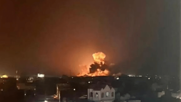 غارات أمريكية جديدة تستهدف قاعدة رادار حوثية قرب مطار صنعاء