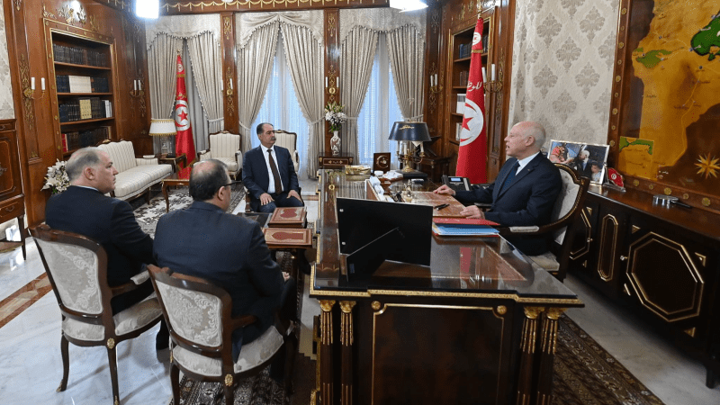 سعيّد: لوبيات فساد توزّع الأموال للمشاركة في احتجاجات مدفوعة الأجر سعيّد: لوبيات فساد توزّع الأموال للمشاركة في احتجاجات مدفوعة الأجر