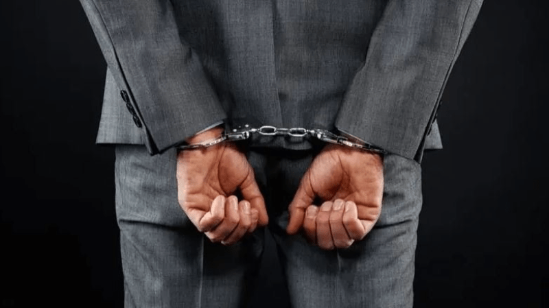 قضية مصنع الفولاذ: الاحتفاظ بإطار سابق ونقابي