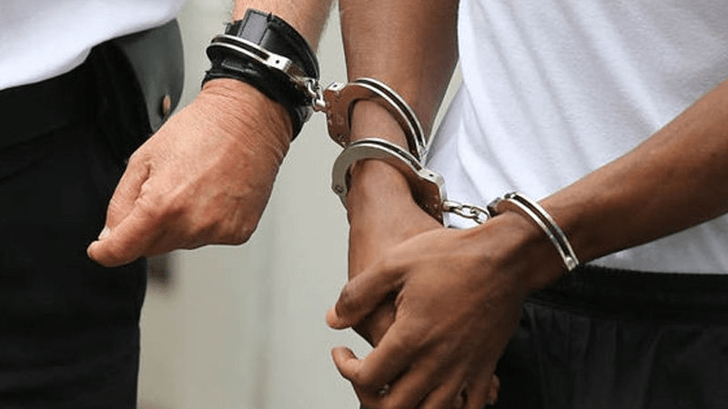 القصرين: إيقاف شابين كانا يستعدان لترويج المخدرات بين التلاميذ القصرين: إيقاف شابين كانا يستعدان لترويج المخدرات بين التلاميذ