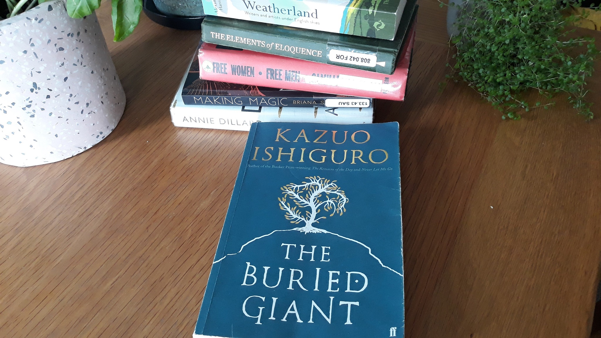 洋書 The Buried Giant by Kazuo Ishiguro The Buried Giant eBook : Ishiguro, Kazuo: Amazon.co.uk