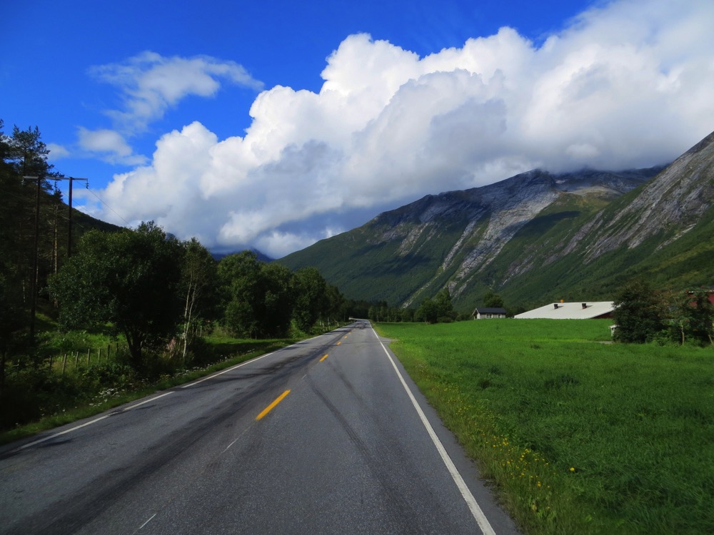 There are flat roads ...