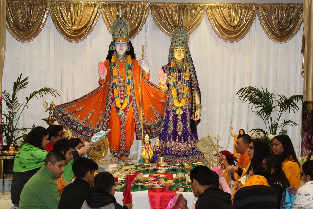 Embracing Prosperity: How to Perform Lakshami Pooja for Wealth and Well-being