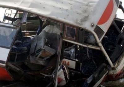 Al menos 16 muertos al volcar un camión con jornaleros en la India