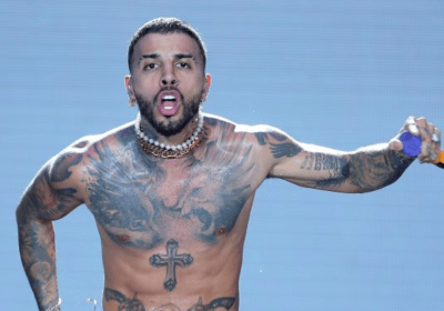 VIDEO: Alejandro Rauw se disloca el brazo en pleno escenario