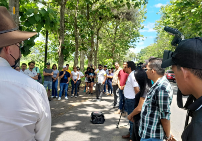 Comitiva busca solventar crisis en el Curla