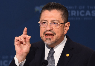 Presidente de Costa Rica habría ordenado que ya no se solicitara visa a hondureños