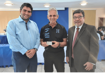 Reinaldo Rueda ya tiene la nueva tarjeta de identidad