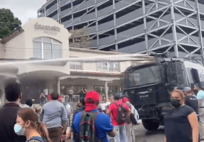 VIDEO: Empleados del IP protestan frente a Casa de Gobierno