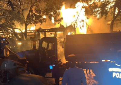 Incendio consume unas nueve casas en Roatán