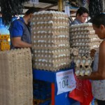 Huevos medianos a L112 y precio libre de los demás