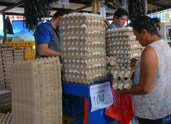 Huevos medianos a L112 y precio libre de los demás