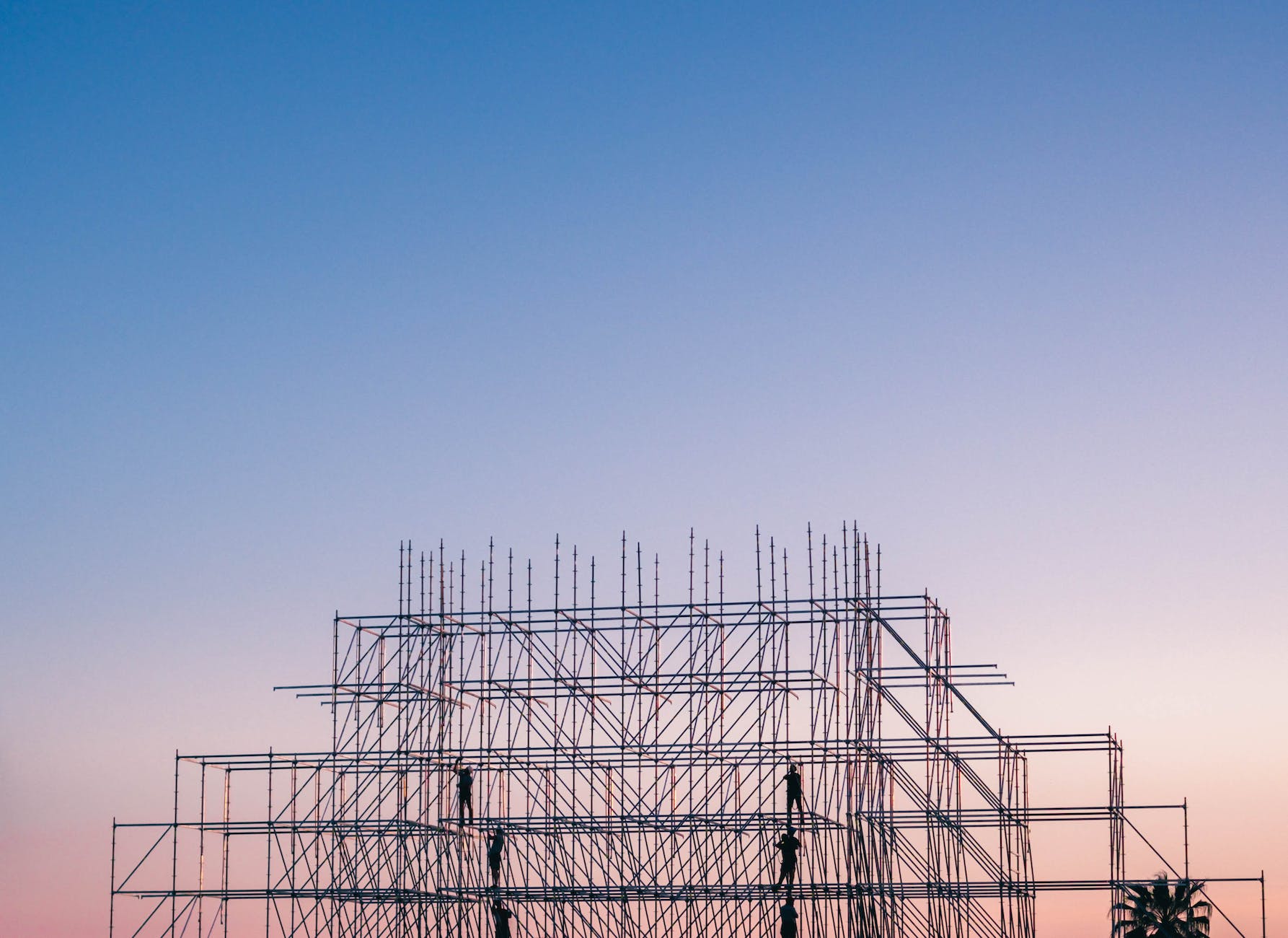 photo of people on building under construction. HOW TO GET YOUR C-2 CALIFORNIA CONTRACTORS LICENSE (2023 EDITION)