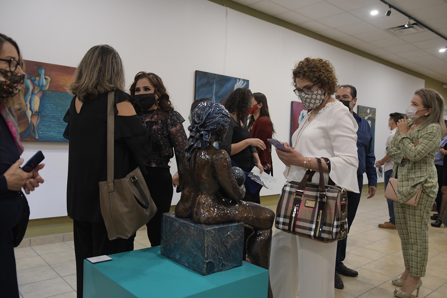 Presenta Uabc Exposicion Angeles Y Andantes Semanario Contrasena