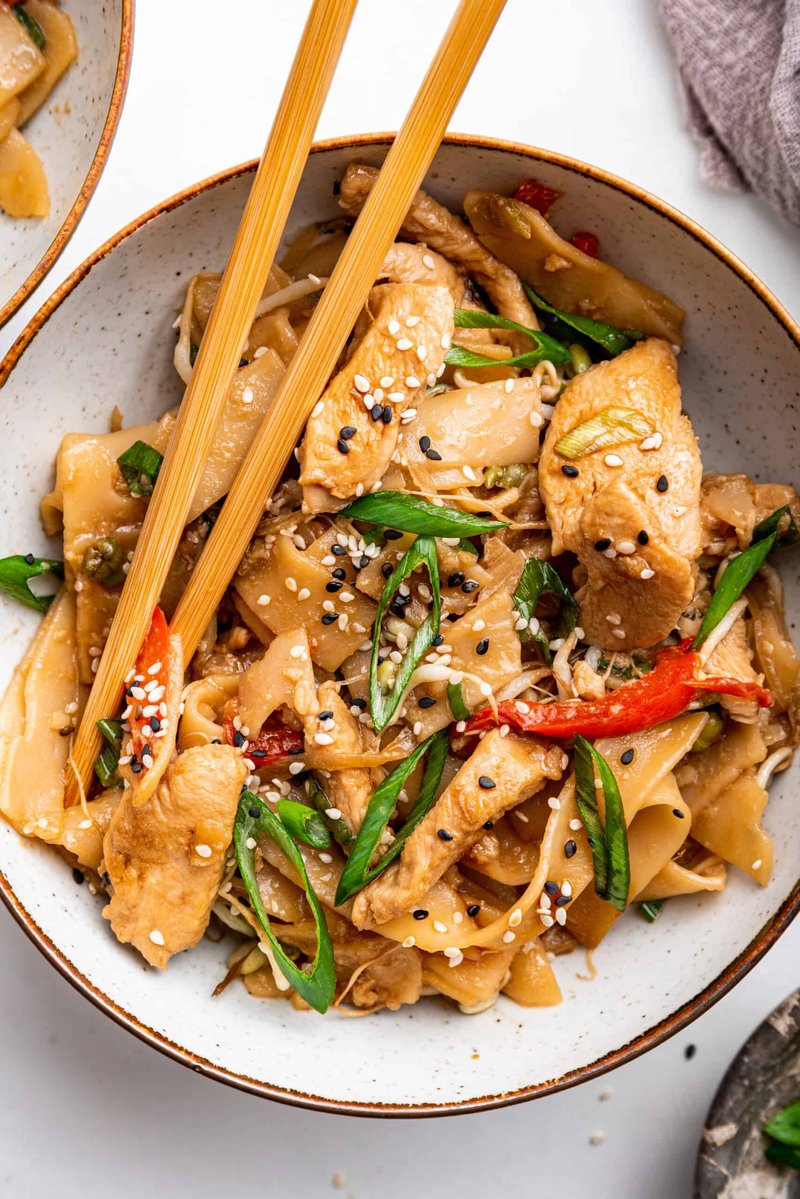 Chicken Chow Fun Recipe - Cook Your Yummy Cuisine