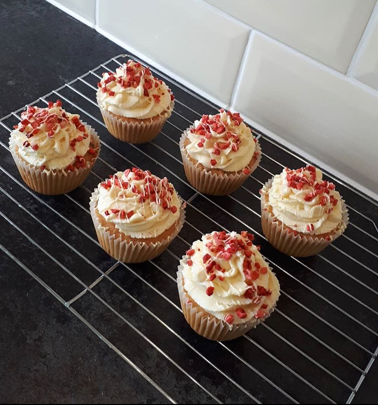 SLIMMING WORLD 1 SYN STRAWBERRY CUPCAKES