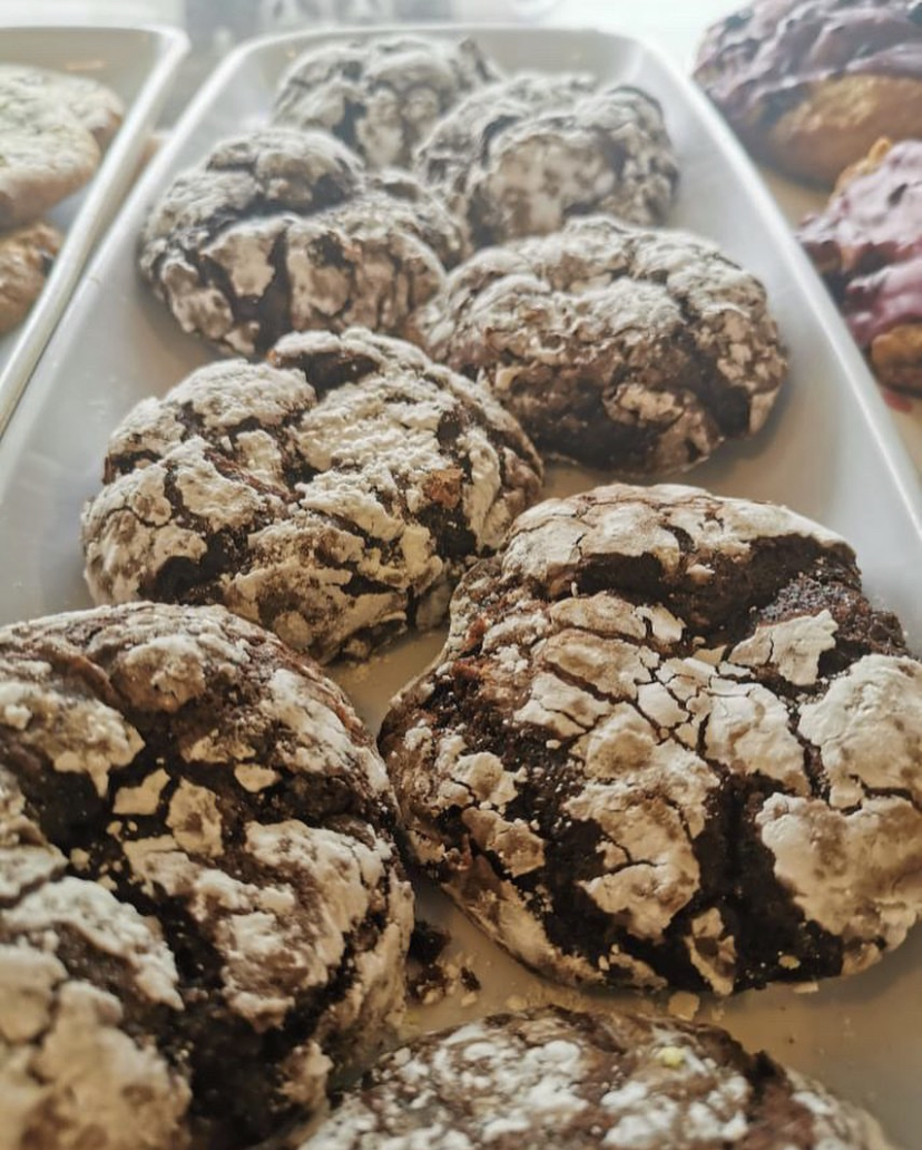 Two Point Chocolate Crinkle Cookies 