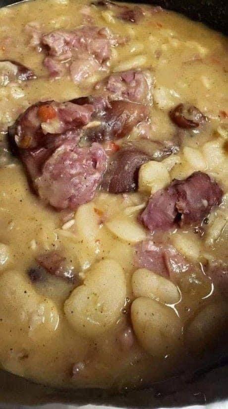 White bean and ham hock soup
