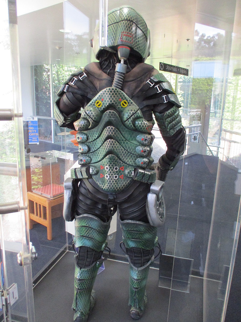 パメオポーズ　Armor Jump Suit The cool Chameleon Jump Suit at UCSD library! – Cool San Diego Sights!