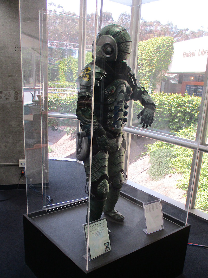 The cool Chameleon Jump Suit at UCSD library! – Cool San Diego Sights!