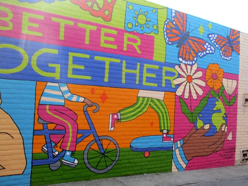 カラフルなLOVEアート 壁掛け用 45年程前のサンディエゴから苦労して持ち帰り Bright new murals promote love in City Heights! – Cool San Diego