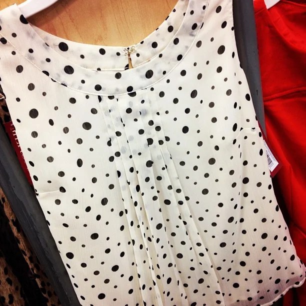MERONA SLEEVELESS PLEAT FRONT TOP IN POLKA DOT PRINT