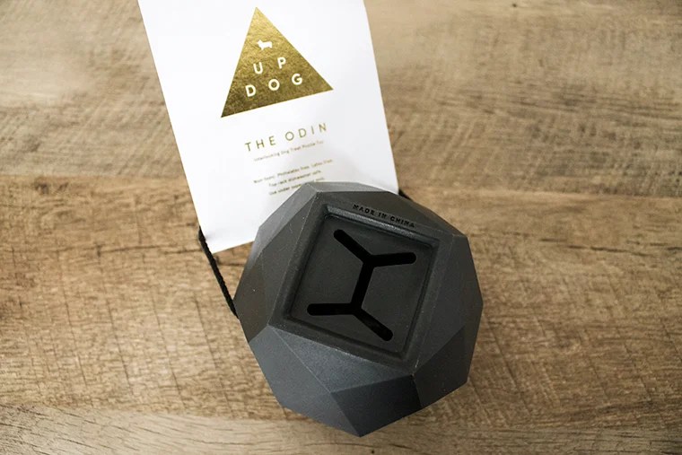 Modern minimalist pet accessories for animal lovers. Christmas gift guide | Copy Cat Chic pet favorites for the 2016 holiday season! | Luxe living for less