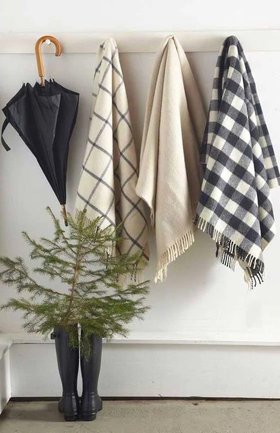Copy Cat Chic picks budget friendly hostess and home gifts for under $50 from Kirklands | luxe living for less home decor & design for less for the holidays