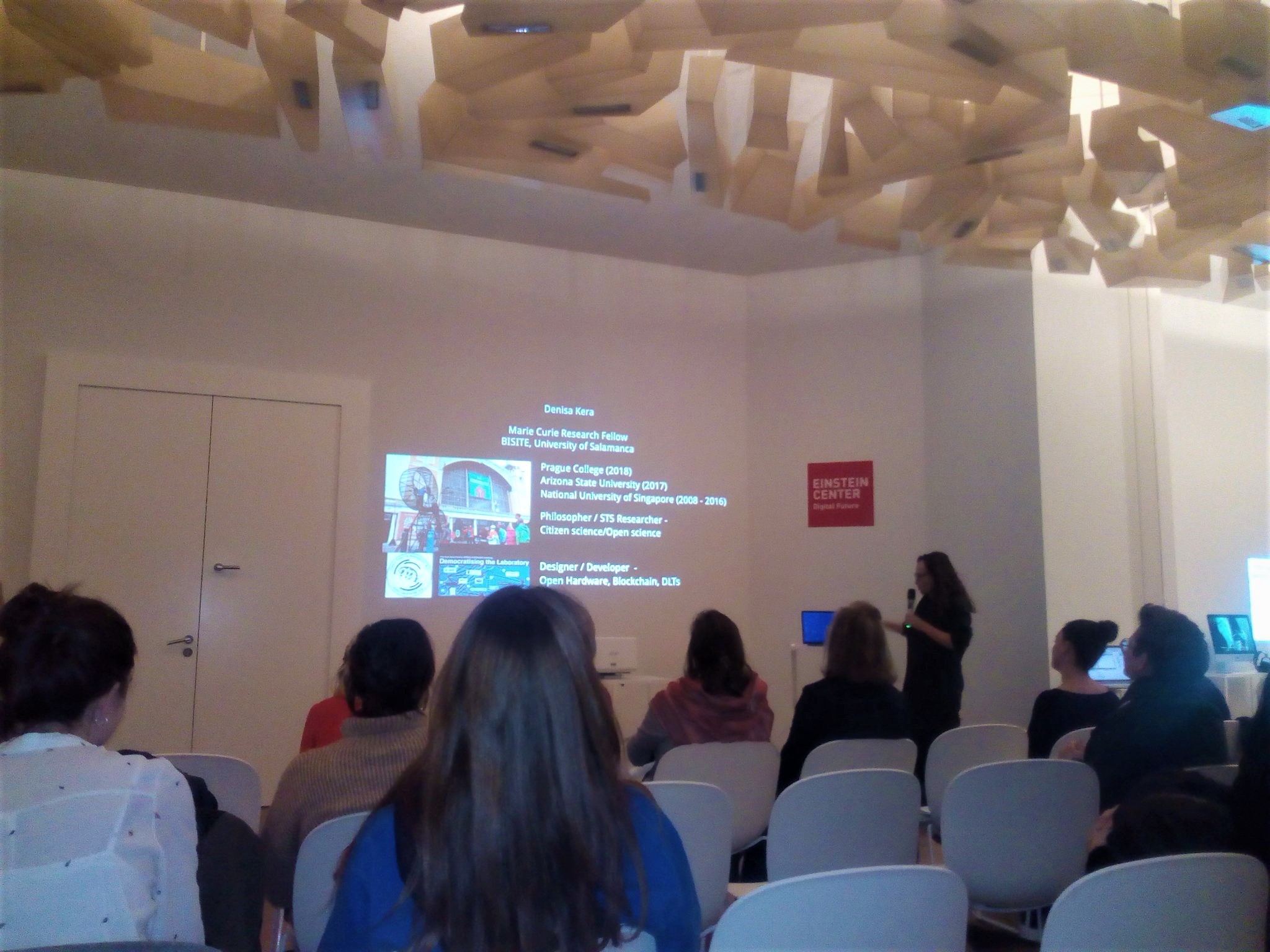 Denisa Kera, nuestra compañera Marie Curie research fellow se presentó en el simposio de piratería Trans / Feminista en Berlín