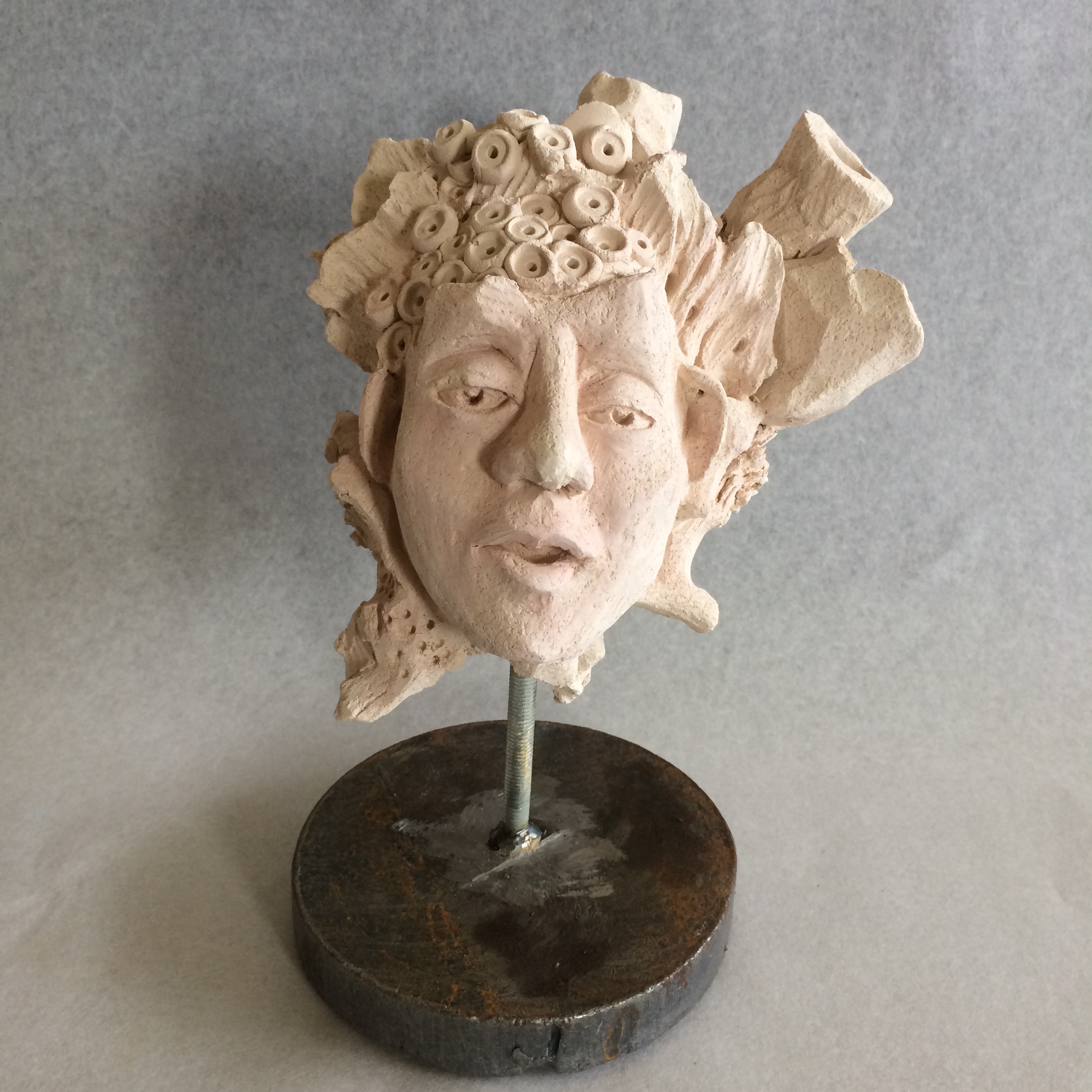 AQUA tête sur socle métal